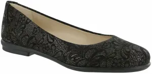 Women's Scenic Ballet Flat Shoes Medium In Black Lace